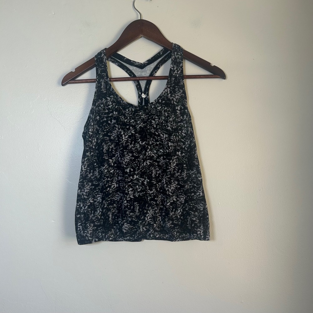 EUC Lululemon Tank Top Cool Racerback Size 8 Black White‎ Floral Activewear